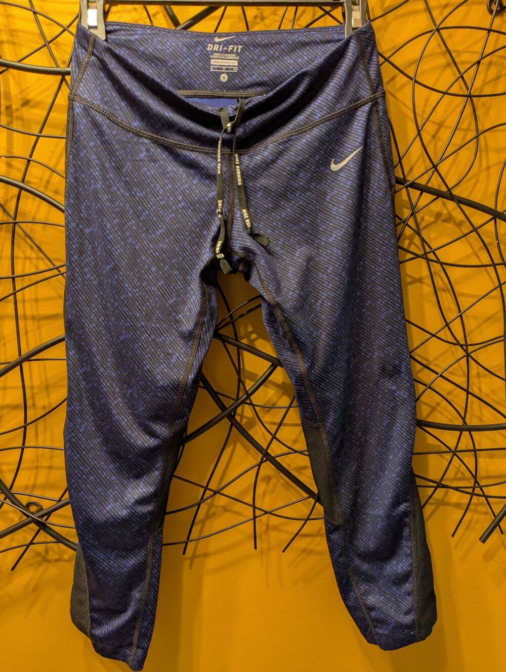 Nike Dri-FIT Running Blue & Black Geometric Pattern Cropped Leggings (Size S)